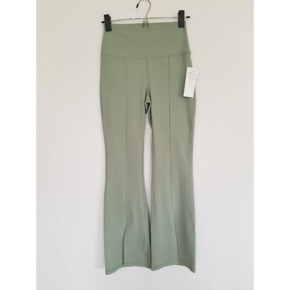 *NEW* Yogalicious Lux Girlfriend Yoga Pants Pale Green Flared Pants Womens Med - Picture 1 of 16